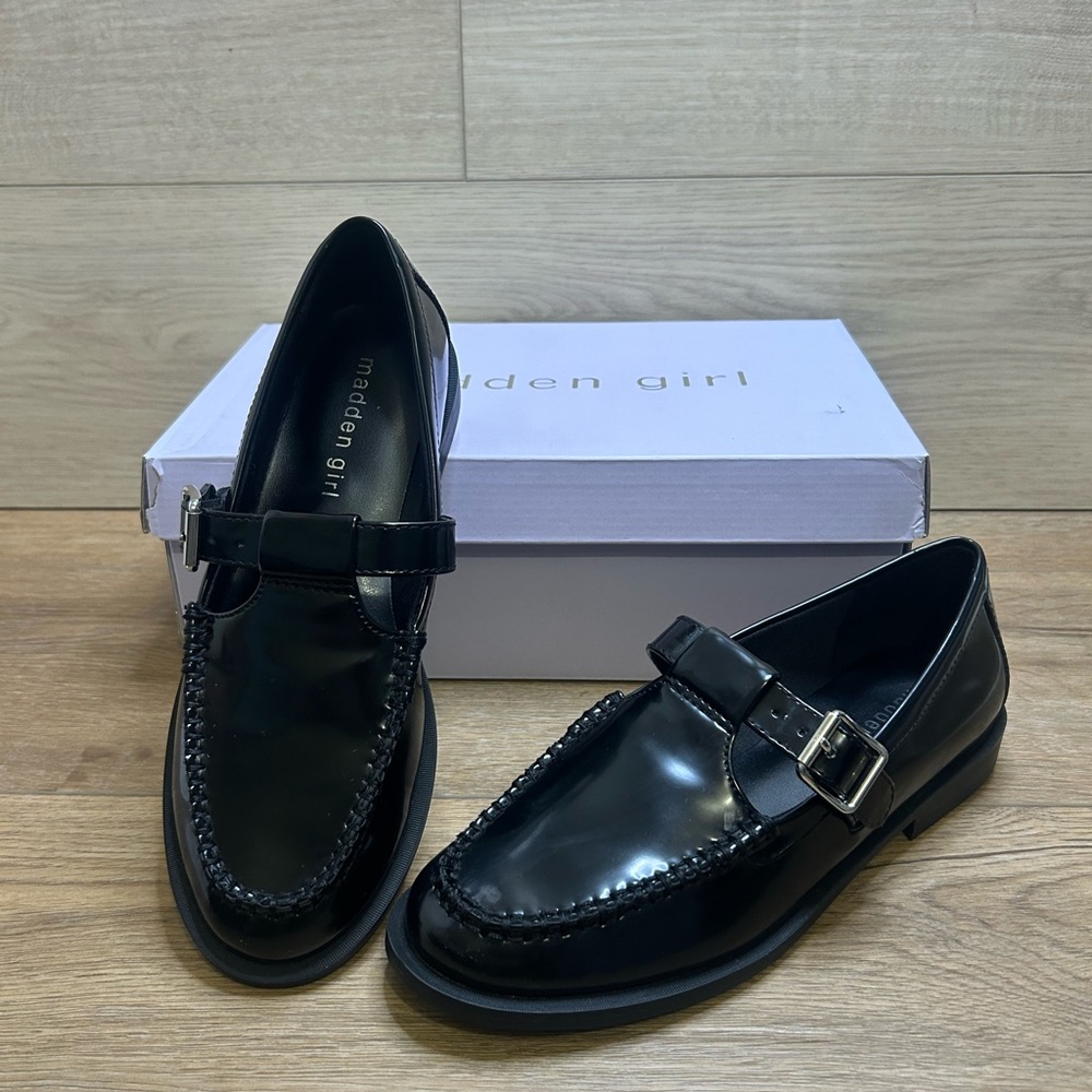 Madden Girl Moccha T-Strap Mary-Jane Patent Black Tailored Loafers Size 6.5